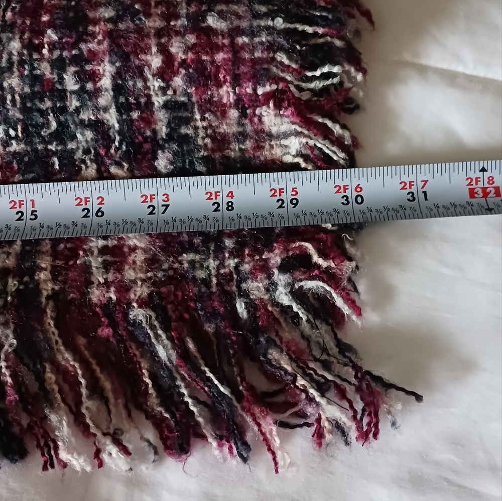 Large Knit/Weaved Scarf - Picture 4 of 5